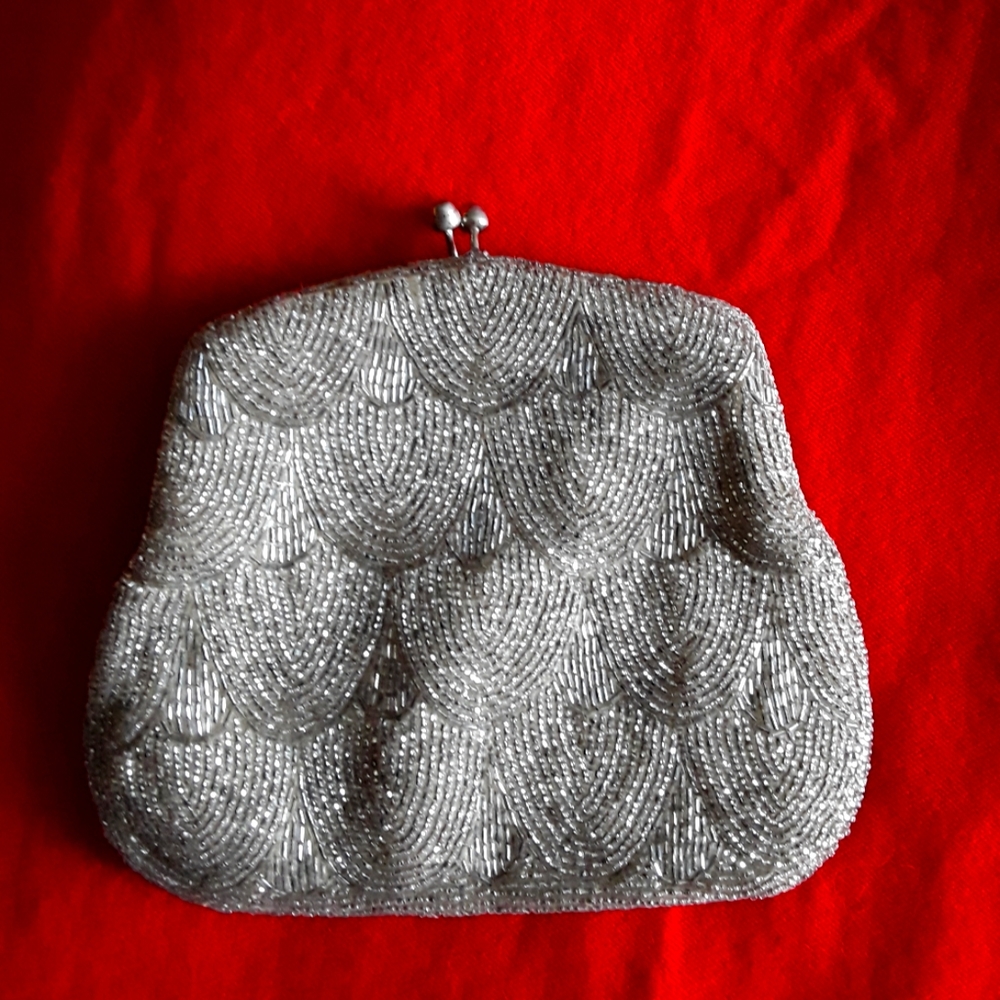Beautiful 1930s beaded small evening  bag.